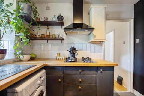 1 bedroom ground floor flat for sale, William Bonney Estate, London, SW4