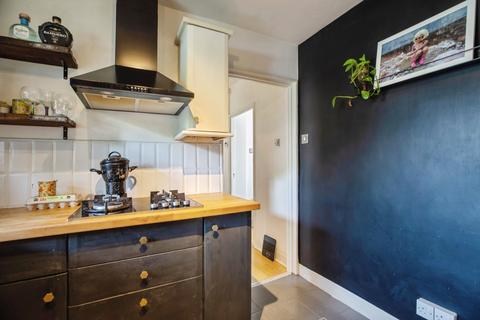 1 bedroom ground floor flat for sale, William Bonney Estate, London, SW4