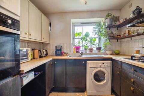 1 bedroom ground floor flat for sale, William Bonney Estate, London, SW4