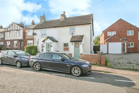 2 bedroom semi-detached house for sale, Bromley Road, Colchester