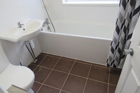 4 bedroom end of terrace house to rent, Chaucer Avenue, Cranford, Hounslow TW4