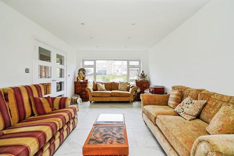 4 bedroom detached house for sale, Austin Drive, Banbury