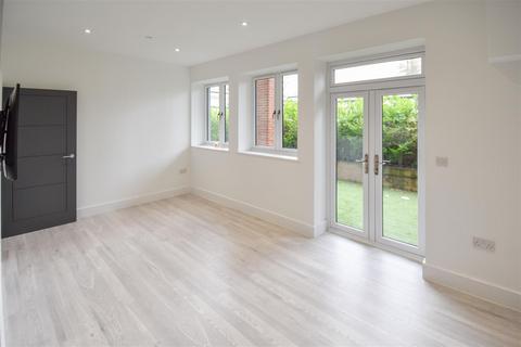 2 bedroom apartment for sale, Ashwells Road, Pilgrims Hatch, Brentwood