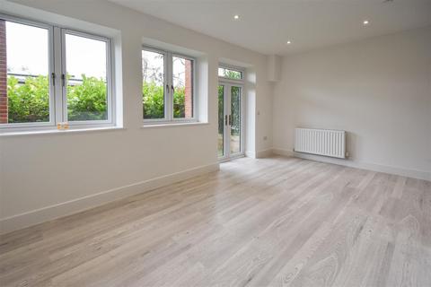 2 bedroom apartment for sale, Ashwells Road, Pilgrims Hatch, Brentwood