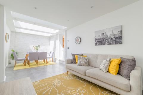 2 bedroom terraced house to rent, Danbury Street London N1
