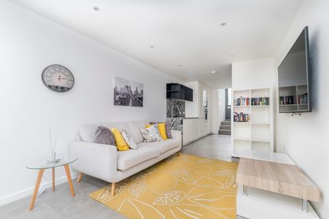 2 bedroom terraced house to rent, Danbury Street London N1