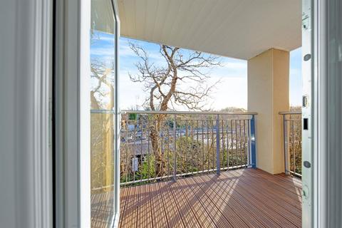 2 bedroom apartment for sale, Station Parade, Virginia Water, GU25 4BB