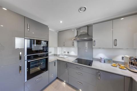 2 bedroom apartment for sale, Station Parade, Virginia Water, GU25 4BB