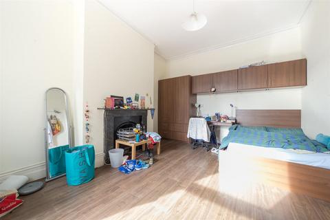 5 bedroom maisonette to rent, £104pppw - Jesmond Vale Terrace, Heaton, NE6