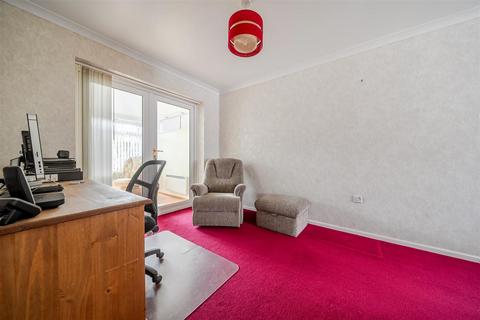 3 bedroom semi-detached house for sale, Ribble Way, Bedford
