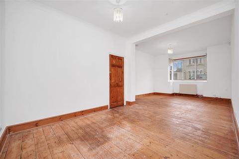 5 bedroom terraced house to rent, Elm Road, London E11