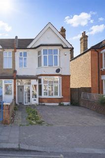 Studio to rent, Muirkirk Road, London
