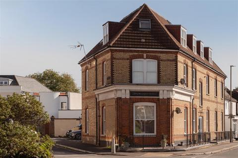 1 bedroom penthouse for sale, Holmesdale Road, Reigate