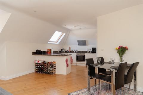 1 bedroom penthouse for sale, Holmesdale Road, Reigate