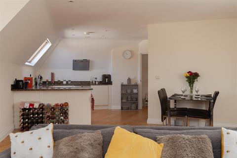 1 bedroom penthouse for sale, Holmesdale Road, Reigate