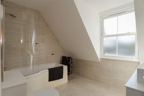 1 bedroom penthouse for sale, Holmesdale Road, Reigate