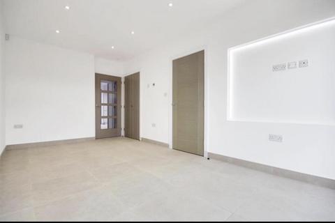 4 bedroom semi-detached house for sale, Chase Road, London