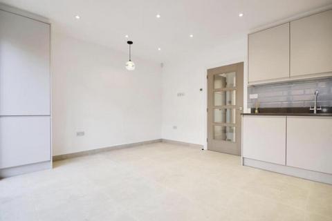 4 bedroom semi-detached house for sale, Chase Road, London