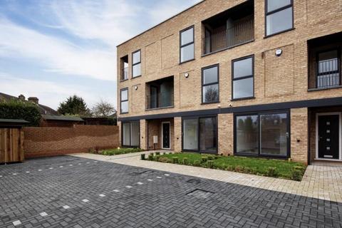 4 bedroom semi-detached house for sale, Chase Road, London