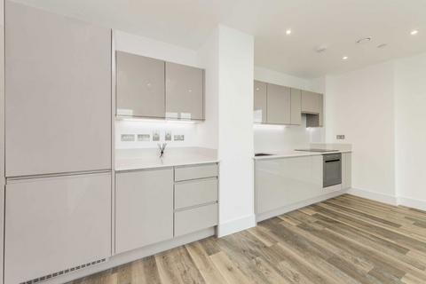 3 bedroom flat for sale, Bridges Court Road, London SW11