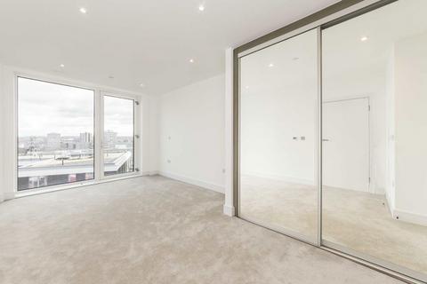 3 bedroom flat for sale, Bridges Court Road, London SW11