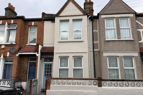 3 bedroom property to rent, Rostella Road, SW17
