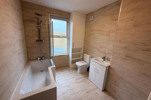 3 bedroom terraced house to rent, Rostella Road, SW17