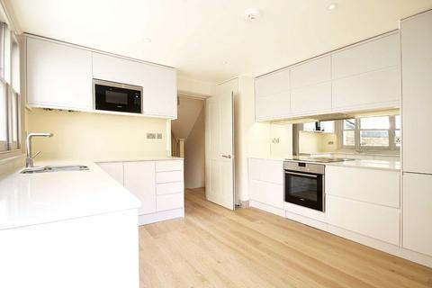 3 bedroom flat to rent, St. Maur Road, London SW6