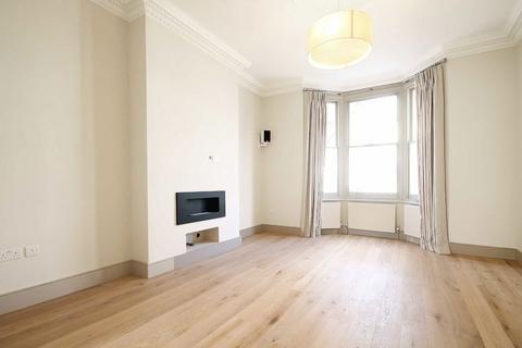 3 bedroom flat to rent, St. Maur Road, London SW6