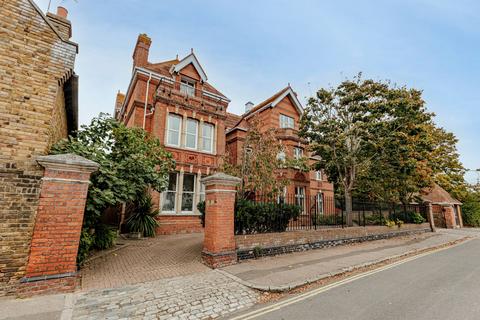 2 bedroom ground floor flat for sale - Orchard Place, Faversham, ME13