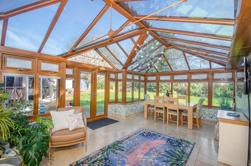 Conservatory pic 2.jpg