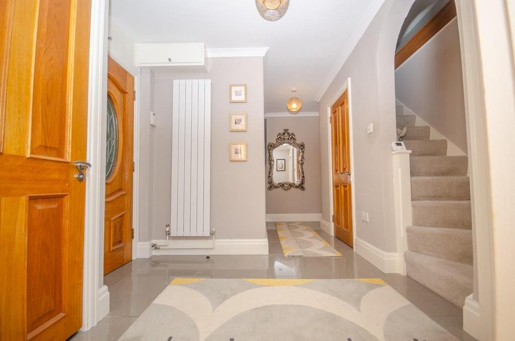 Entrance hall.jpg