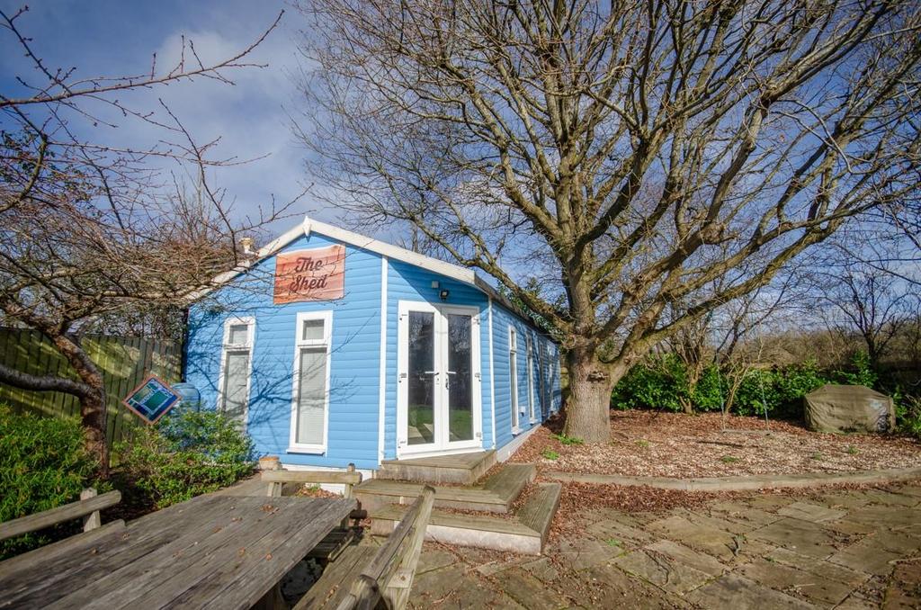 Garden lodge.jpg