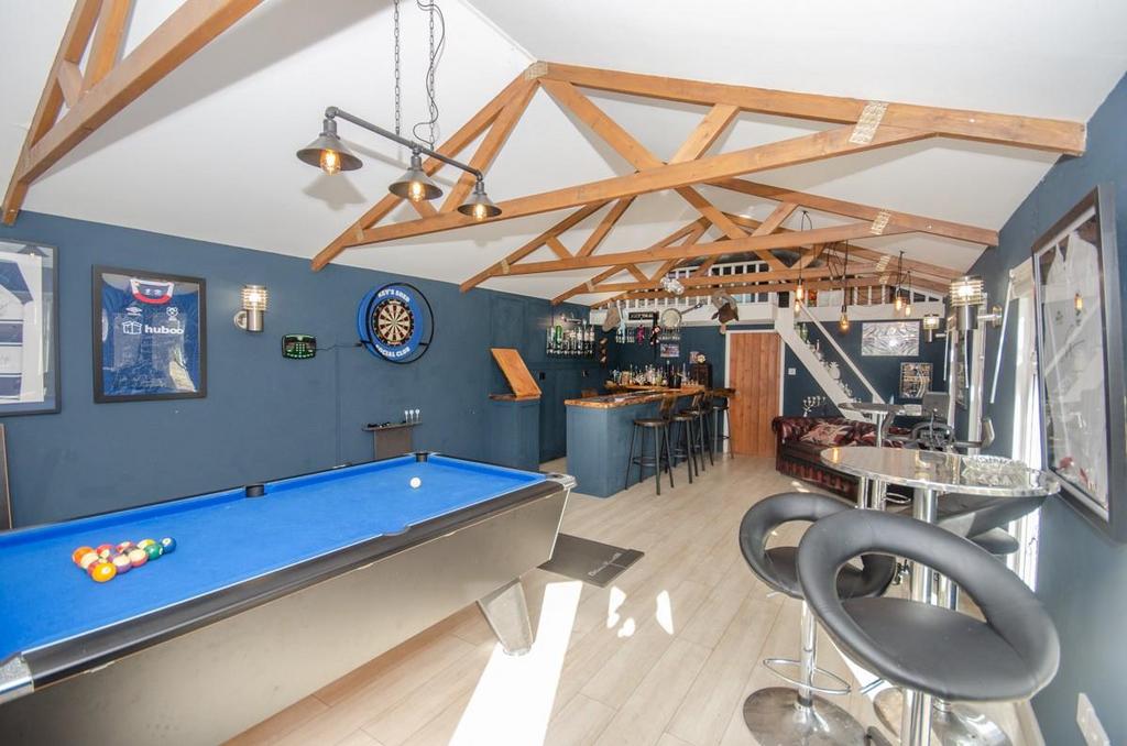 Garden lodge internal pic 2.jpg