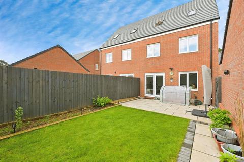 4 bedroom semi-detached house for sale, Campus Drive, Northampton