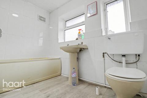 3 bedroom end of terrace house for sale, Hedgemans Way, Dagenham