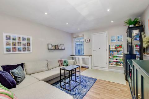 3 bedroom end of terrace house for sale, Rucklers Lane, Kings Langley, WD4