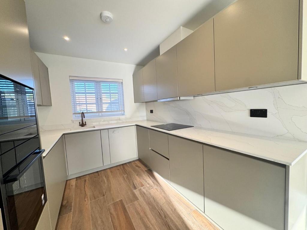 Kitchen 2.jpg