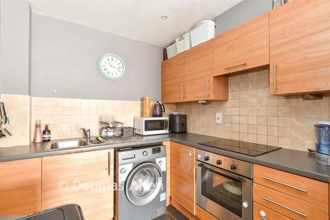 1 bedroom flat for sale, High Road, South Woodford