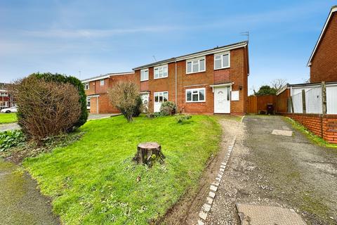 3 bedroom semi-detached house to rent, Eastney Crescent, Wolverhampton WV8