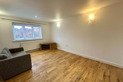 3 bedroom semi-detached house to rent, Eastney Crescent, Wolverhampton WV8