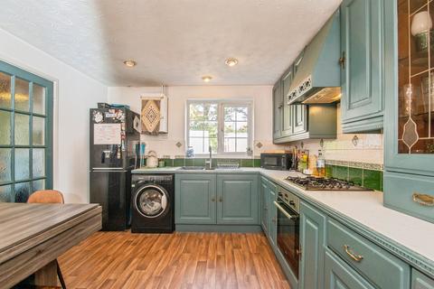 undefined, Wheeler Close, Worcester
