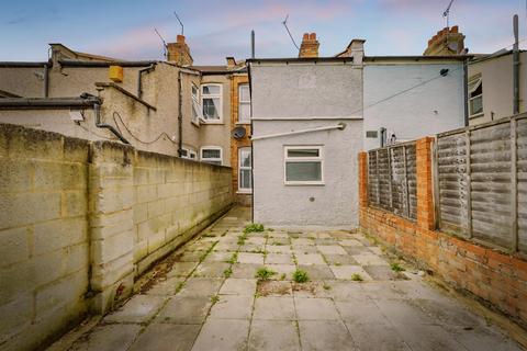 2 bedroom terraced house for sale, Chester Road, Watford