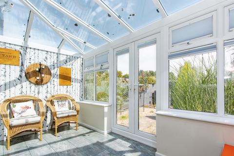 3 bedroom terraced house for sale, Carisbrooke Gardens, Yeovil