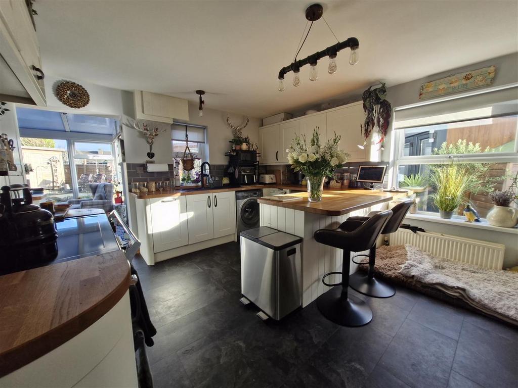 Kitchen1.jpg