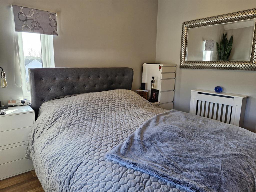 Bed 1.jpg