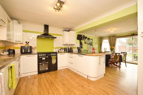 3 bedroom detached house for sale, Delacourt Close, Cliffsend, Ramsgate, Kent, CT12
