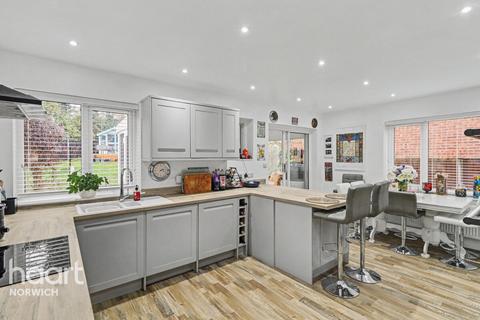 3 bedroom detached bungalow for sale, Galley Hill, Norwich