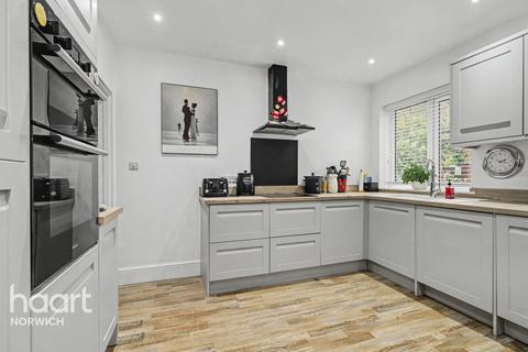 3 bedroom detached bungalow for sale, Galley Hill, Norwich