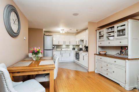 2 bedroom flat for sale, Medway Drive, TUNBRIDGE WELLS